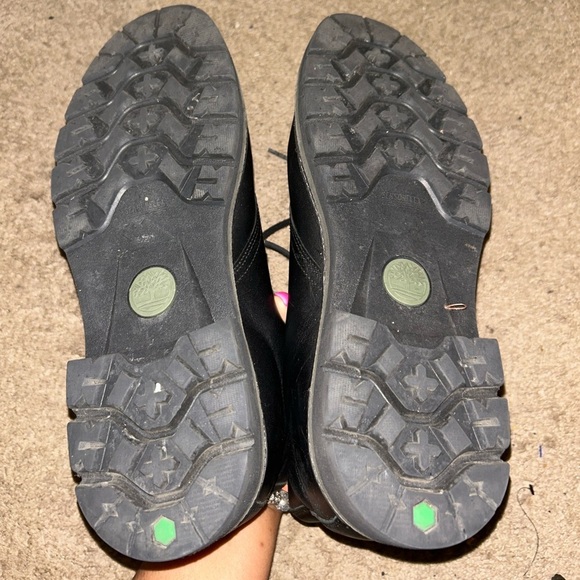 Timberland Black Chukka Boots with Minimalist Design - Picture 3 of 7